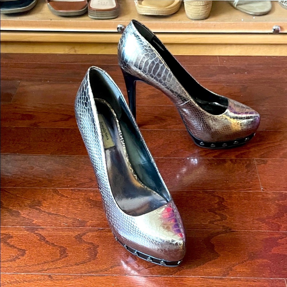 Vera Wang Silver Snakeskin Heels